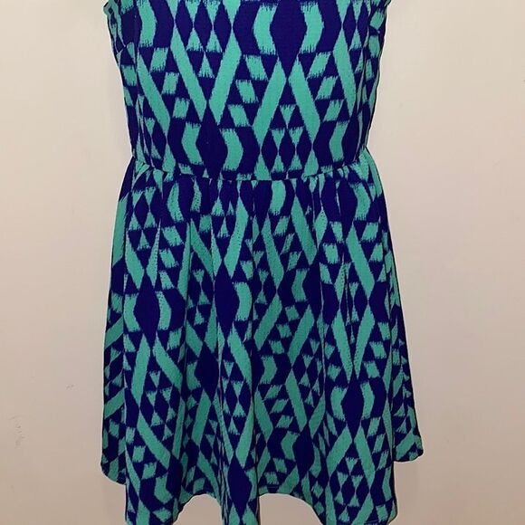 Everly Blue Green Geometric Diamond Sleeveless Dress Medium EUC - Picture 4 of 9